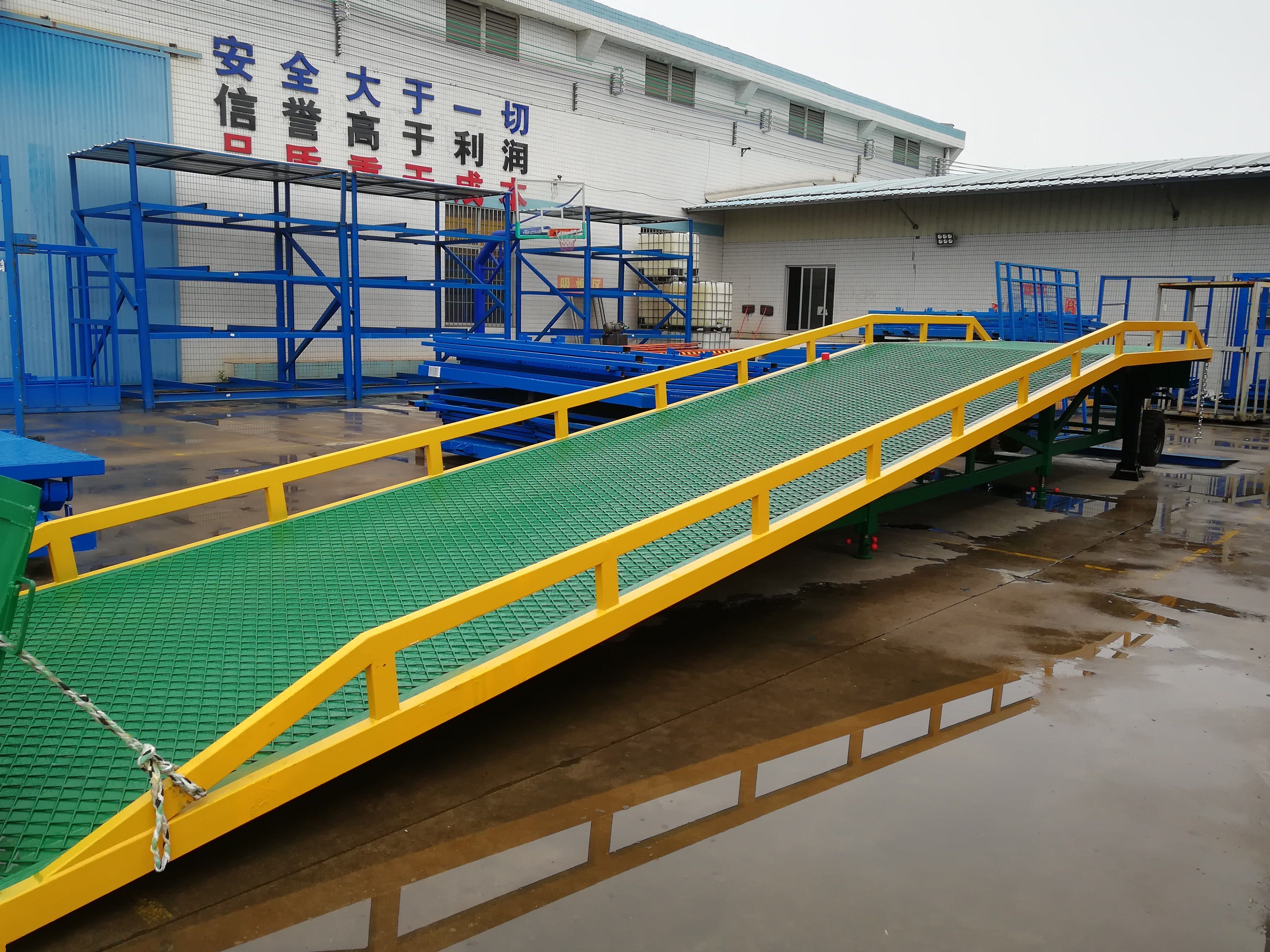 米什科尔茨叉车登车桥